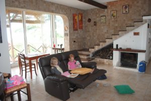Afslapning med iPad i reclineren i Piedimonte Etna